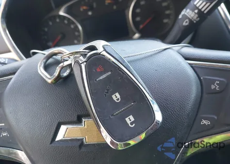 2021 Chevrolet Equinox Awd Lt z USA, uszkodzony, nr VIN 2GNAXUEV6M6135144